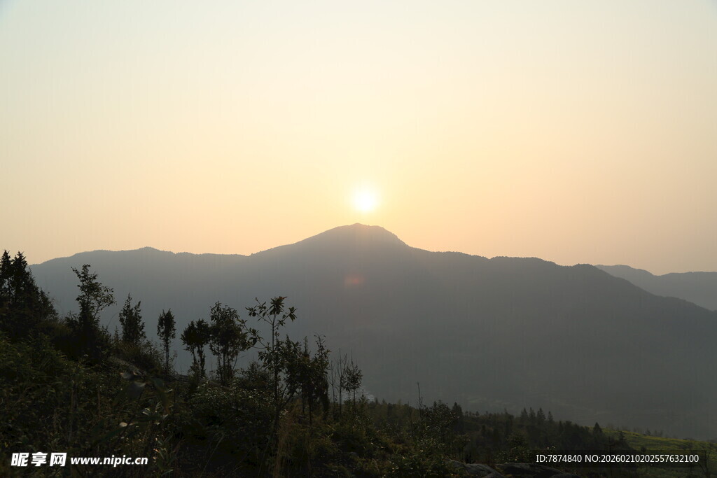婺源日暮山林间的美丽景致