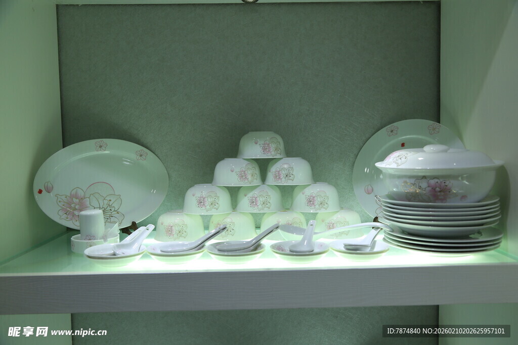 婺源精致瓷器陈列展示