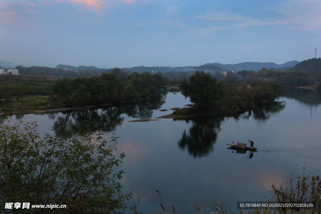 婺源湖畔黄昏美景