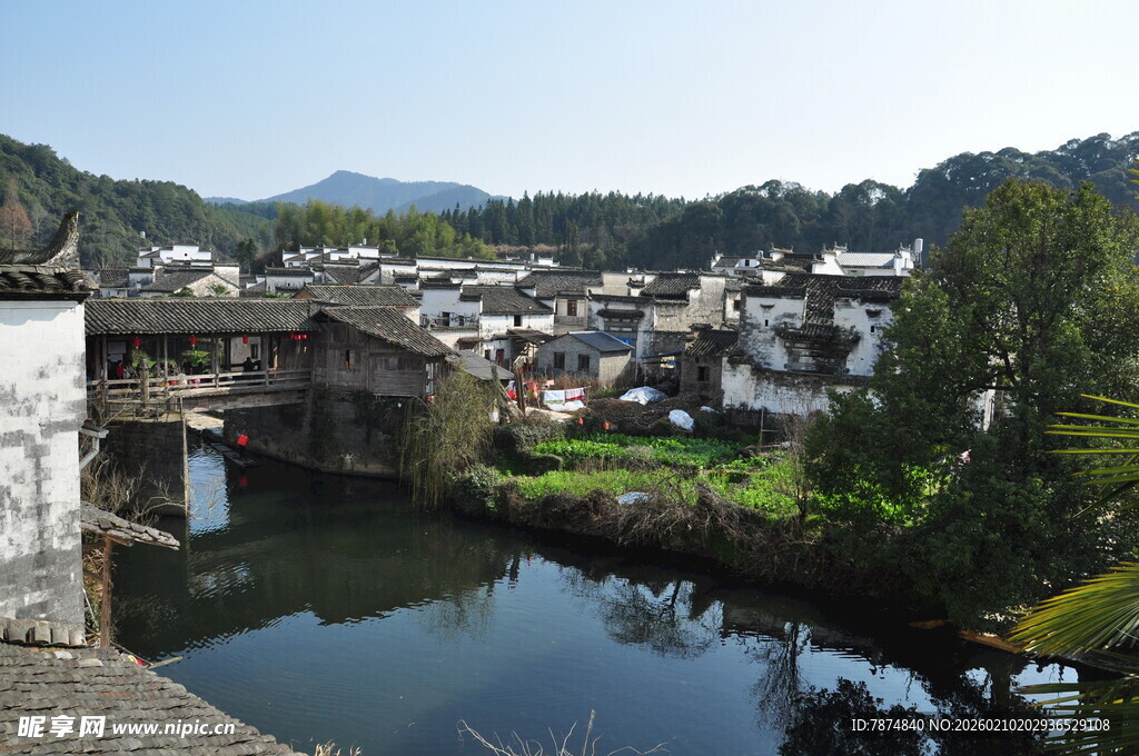 婺源古村河畔石桥美景