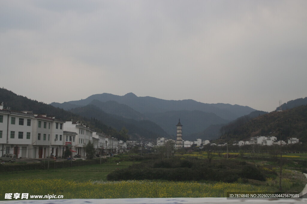 婺源山间建筑风景