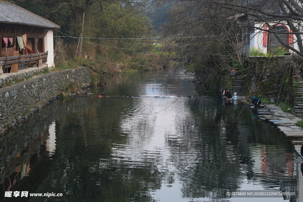 婺源江南水乡静谧小河畔