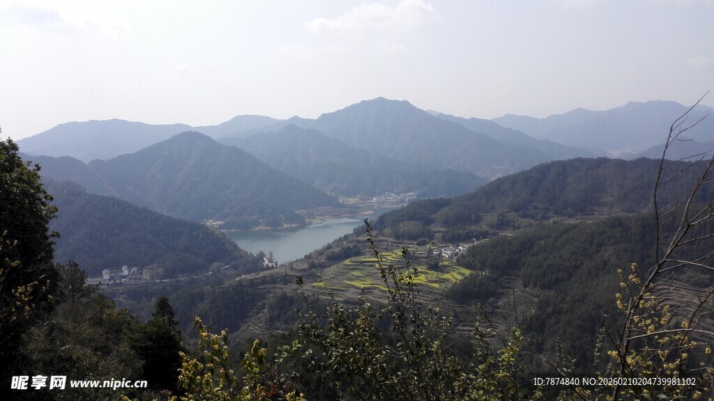 婺源山峦叠翠间的壮美风光