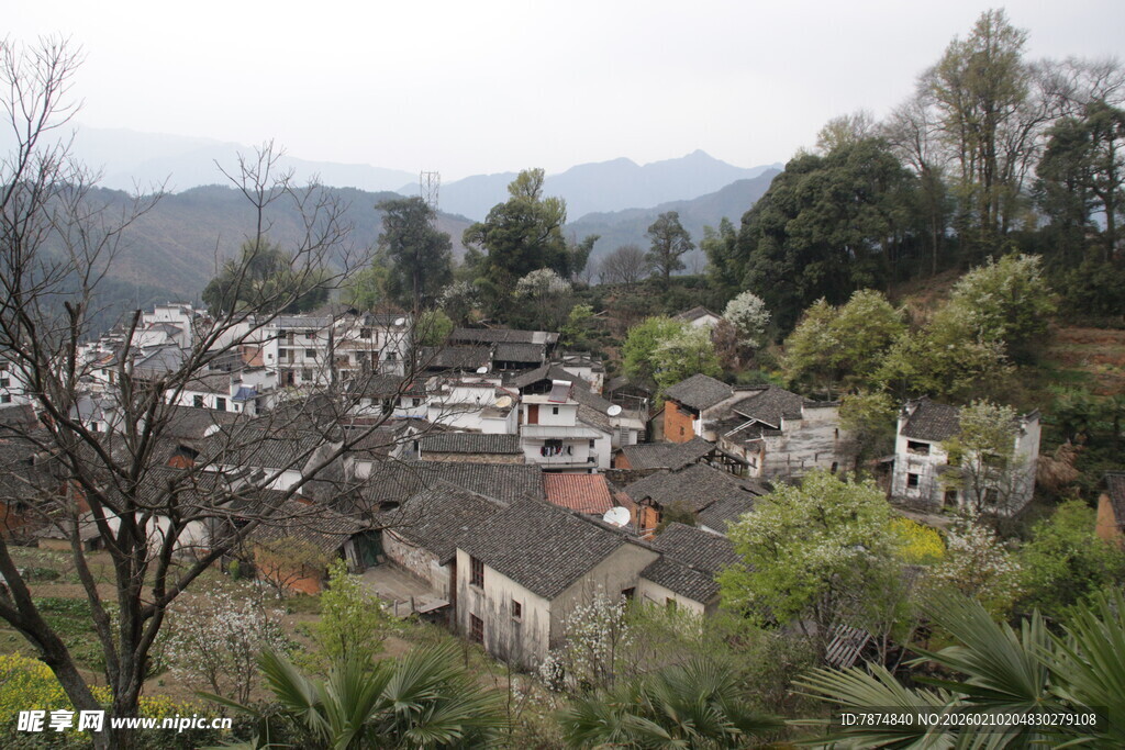 婺源山间村落景致