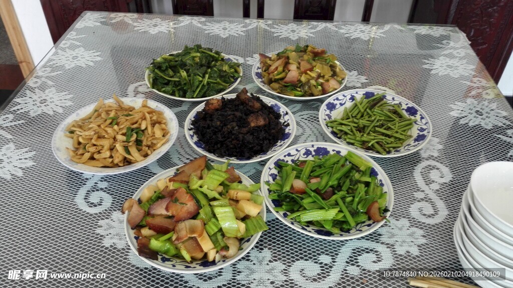 婺源丰盛家常菜摆桌