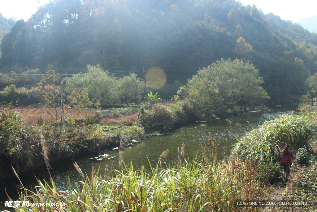婺源山间河畔自然美景