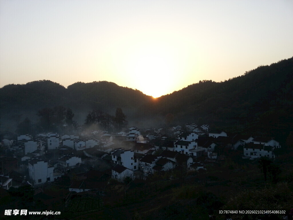 婺源山村日出美景