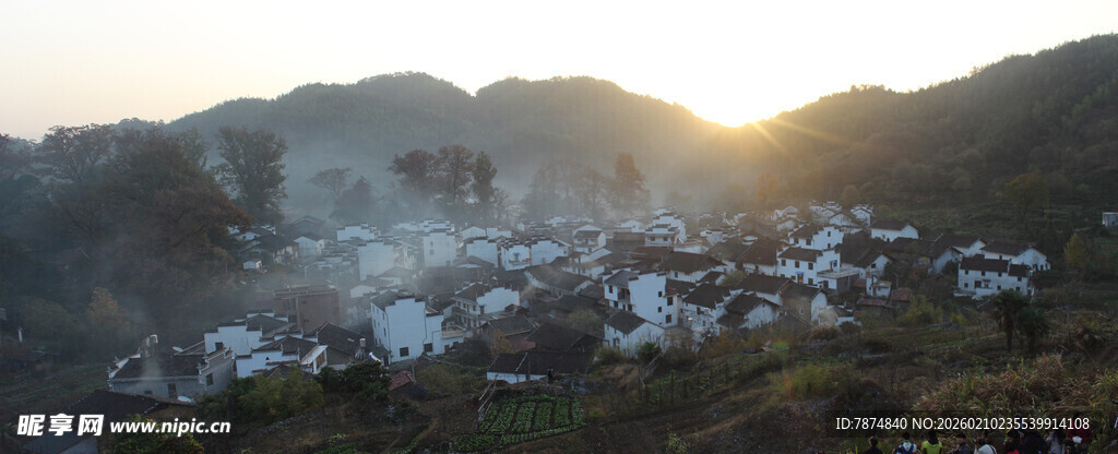 婺源夕阳下的山间村落美景