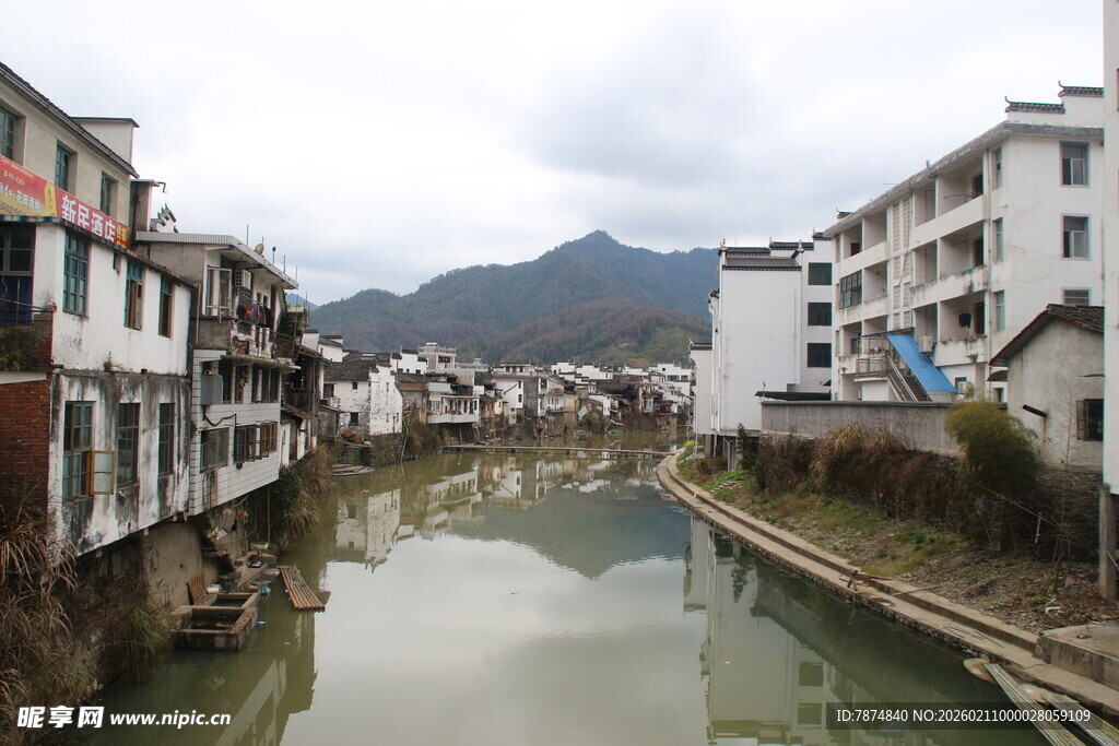 婺源江南水乡沿河民居风景