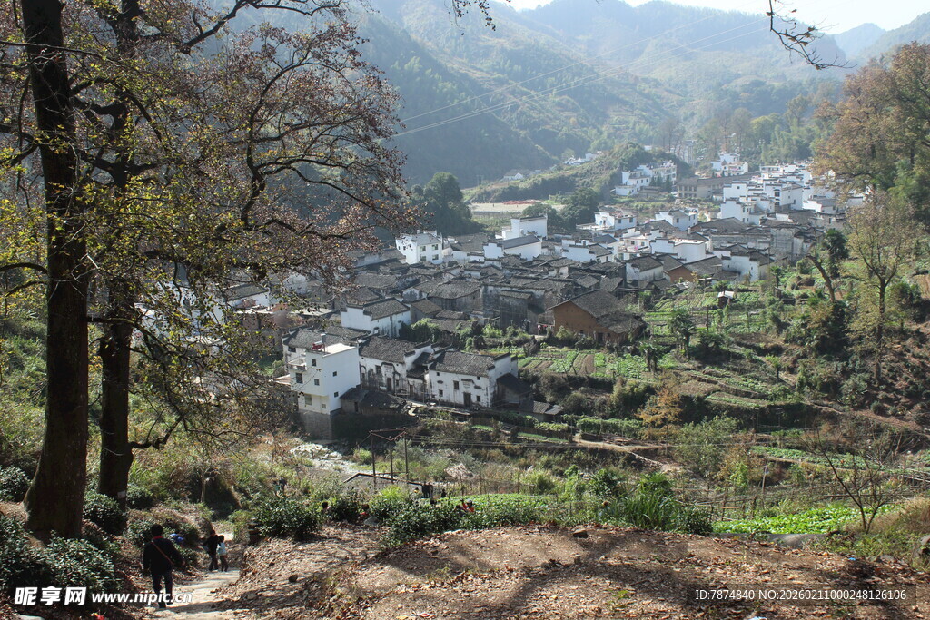 婺源山间村落美景