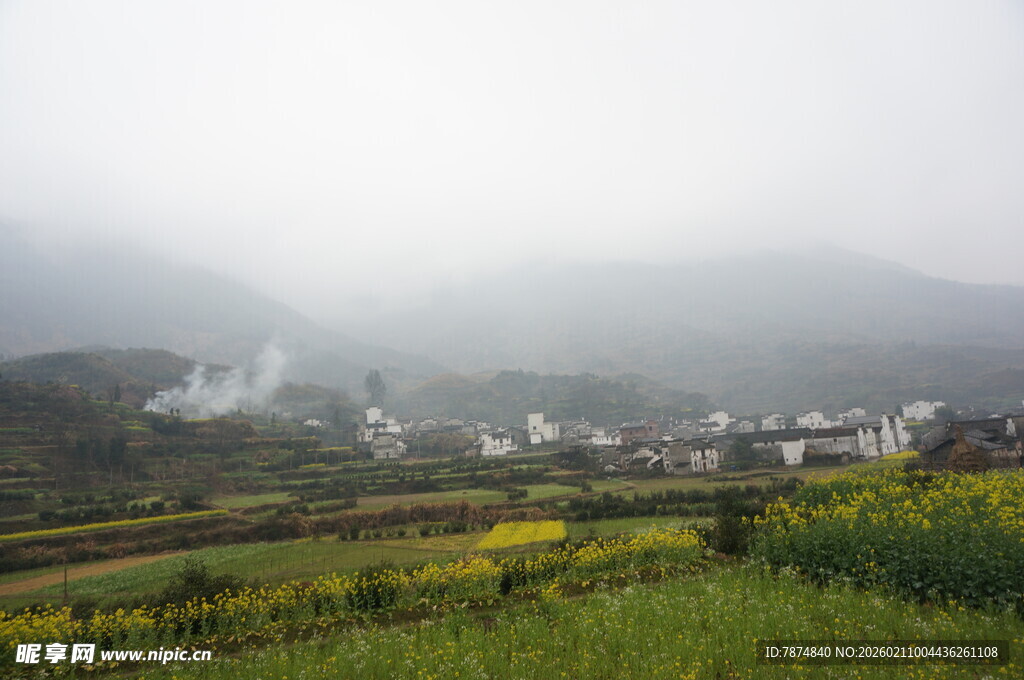 婺源雾中田园风光美景