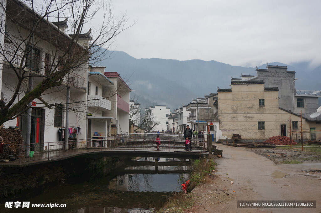 婺源江南水乡古朴村落景象