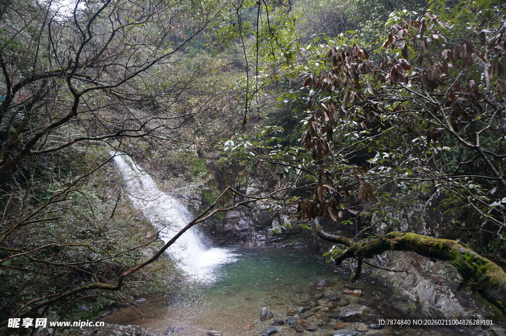 婺源山间瀑布溪流自然美景