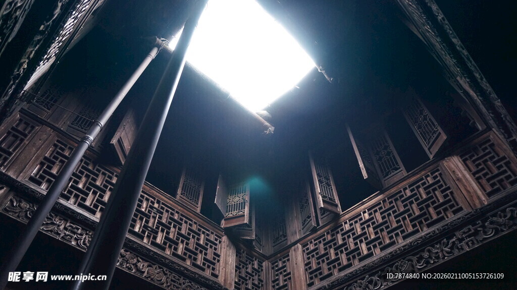 婺源古建内部的精致木质结构