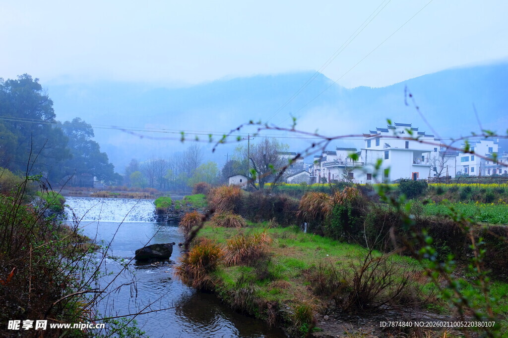 婺源乡村溪边晨景 静谧如画