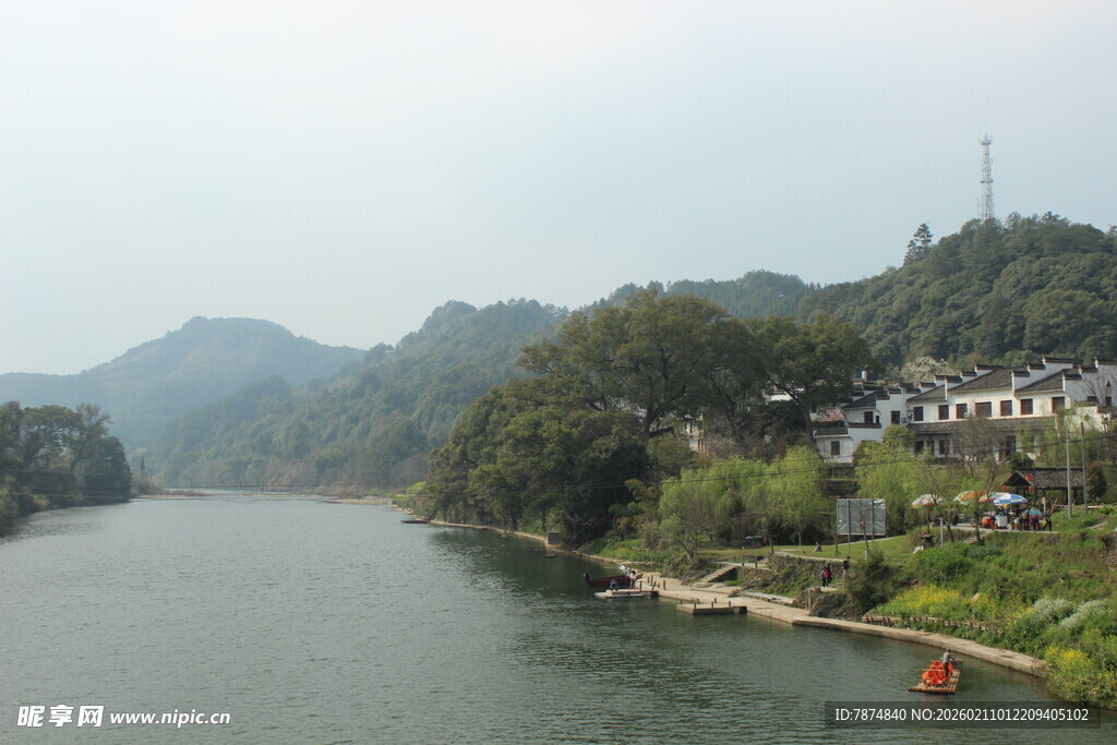 婺源河畔村落 山水相依美景