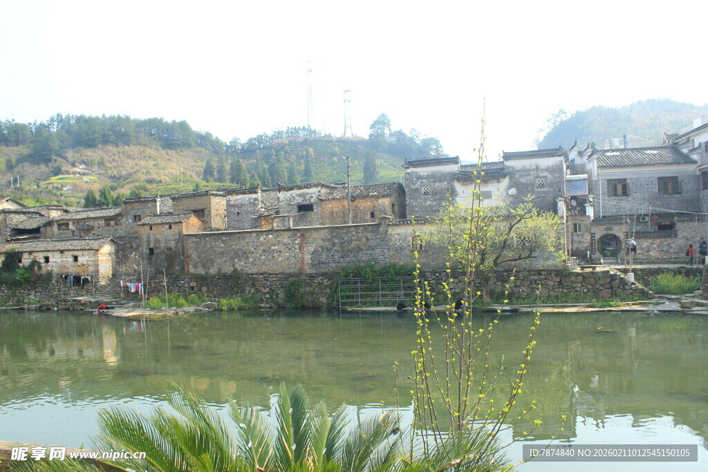 婺源宁静水乡古村落风光