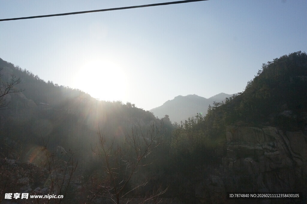 山间日出美景