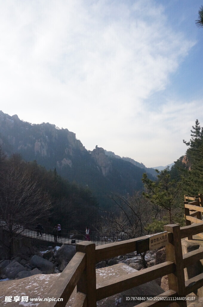 山间栈道风景