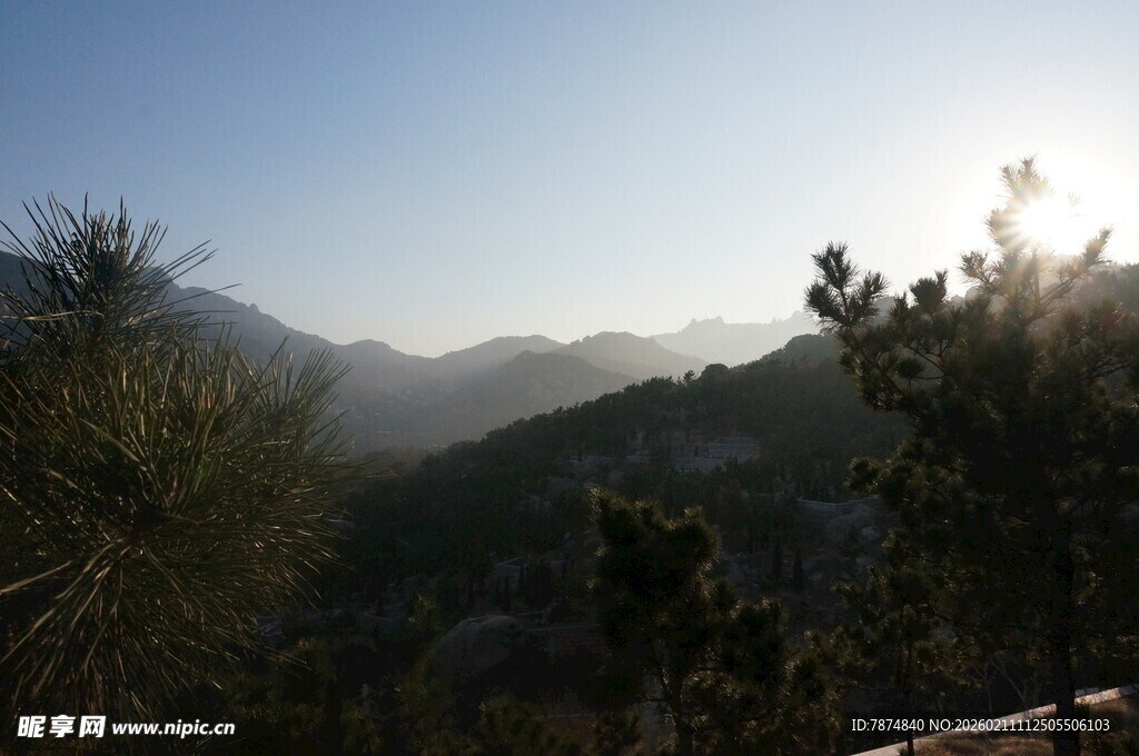 山间日出美景
