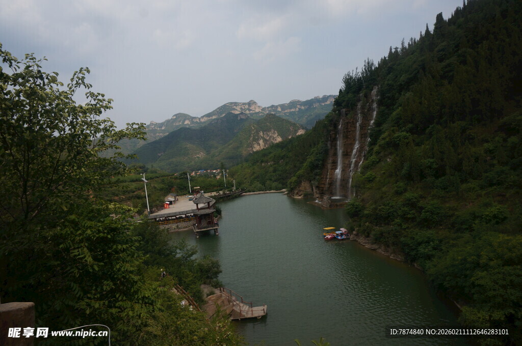 山间河谷美景