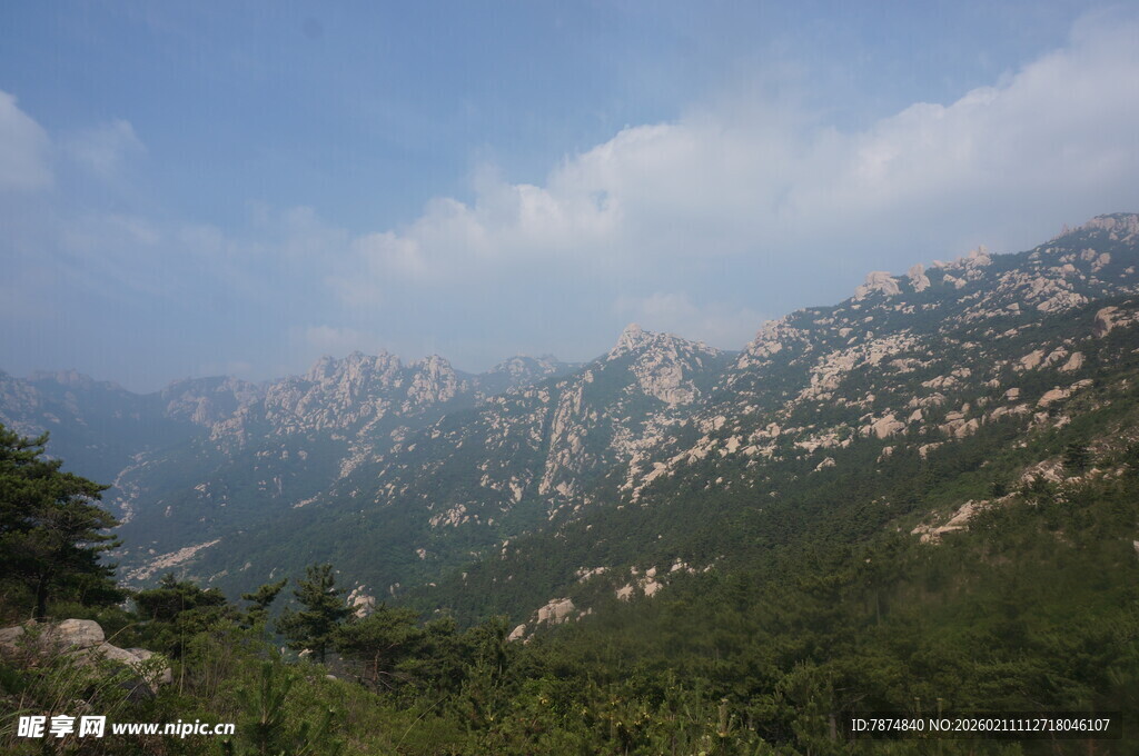 壮丽山景 云雾缭绕山峦