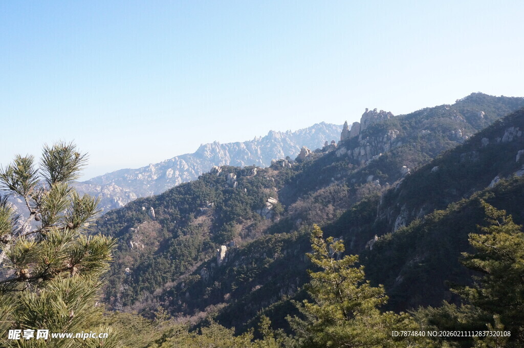壮丽山景 绿意盎然的山脉