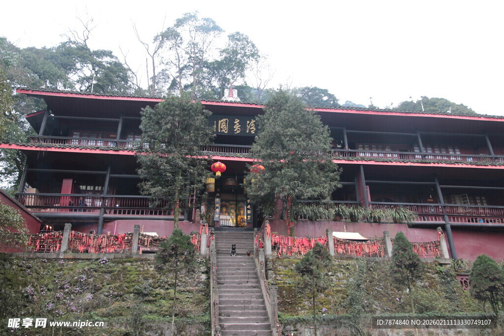 古雅中式楼阁 隐于山林间