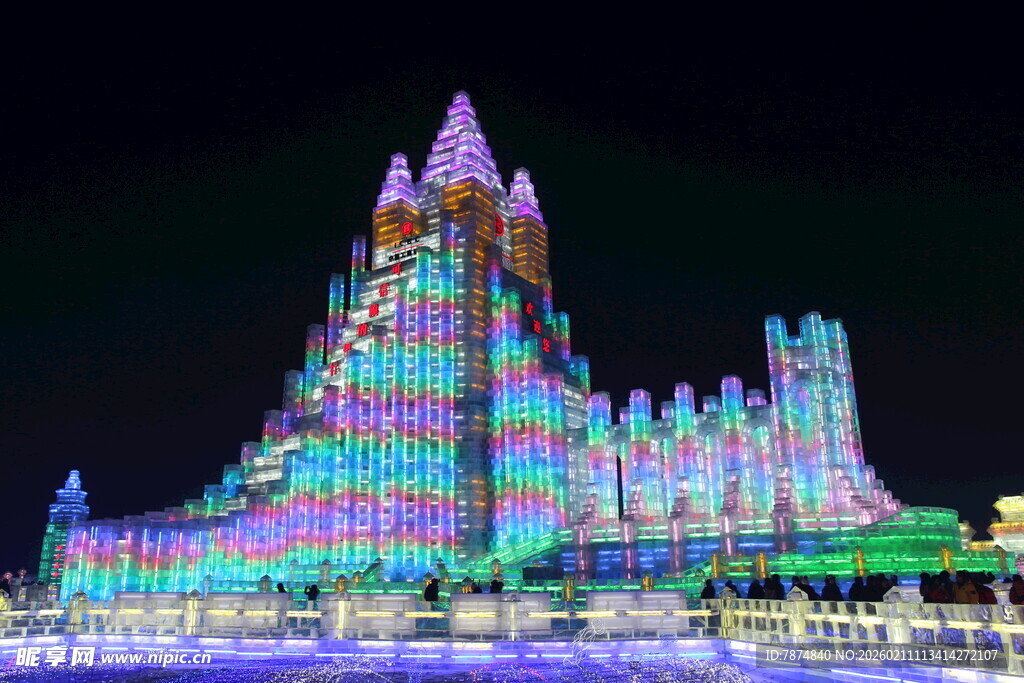 梦幻灯光城堡夜景