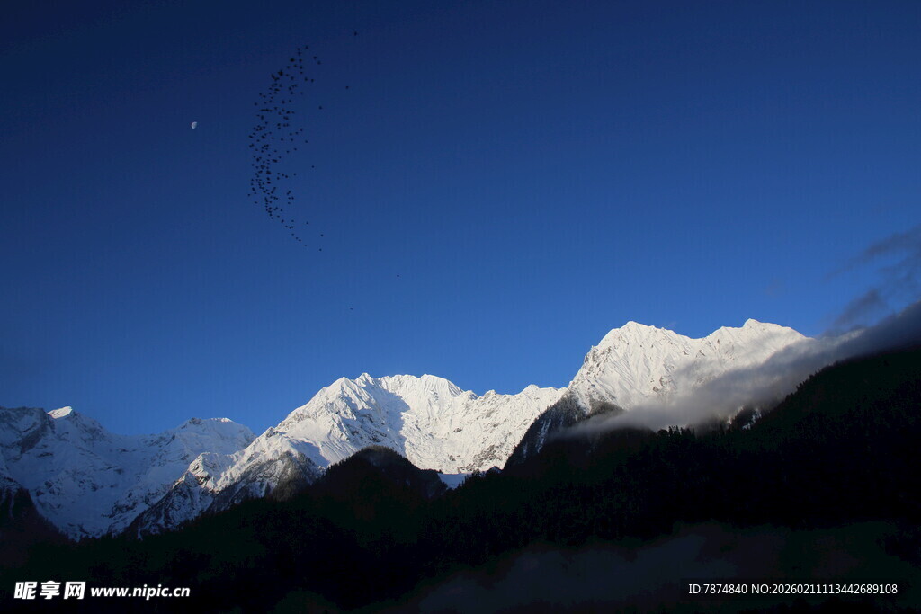 壮丽雪山美景