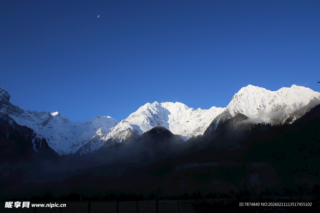 壮丽雪山美景