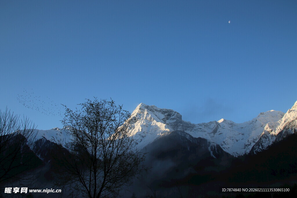 雪山晨曦