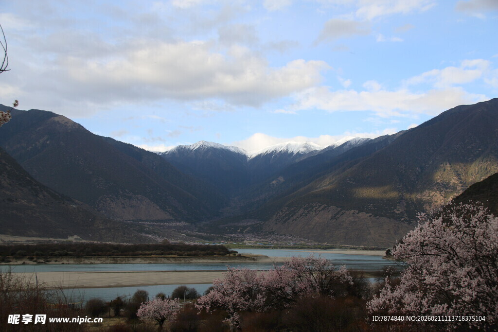 山间河谷美景