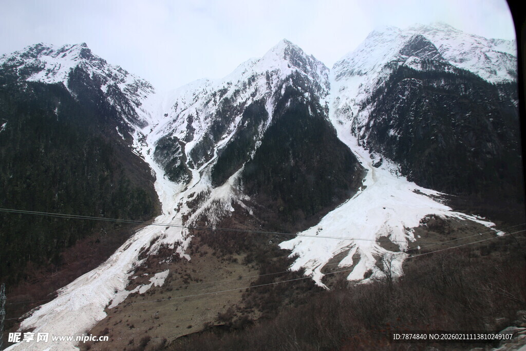 雪山壮丽景观