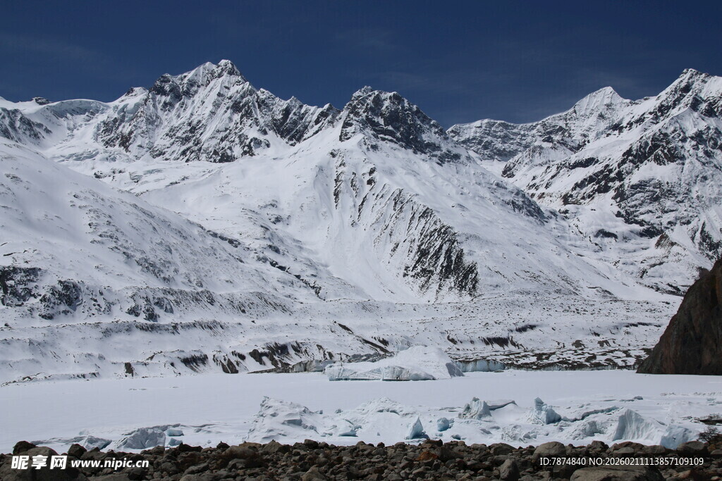 雪山壮丽景观
