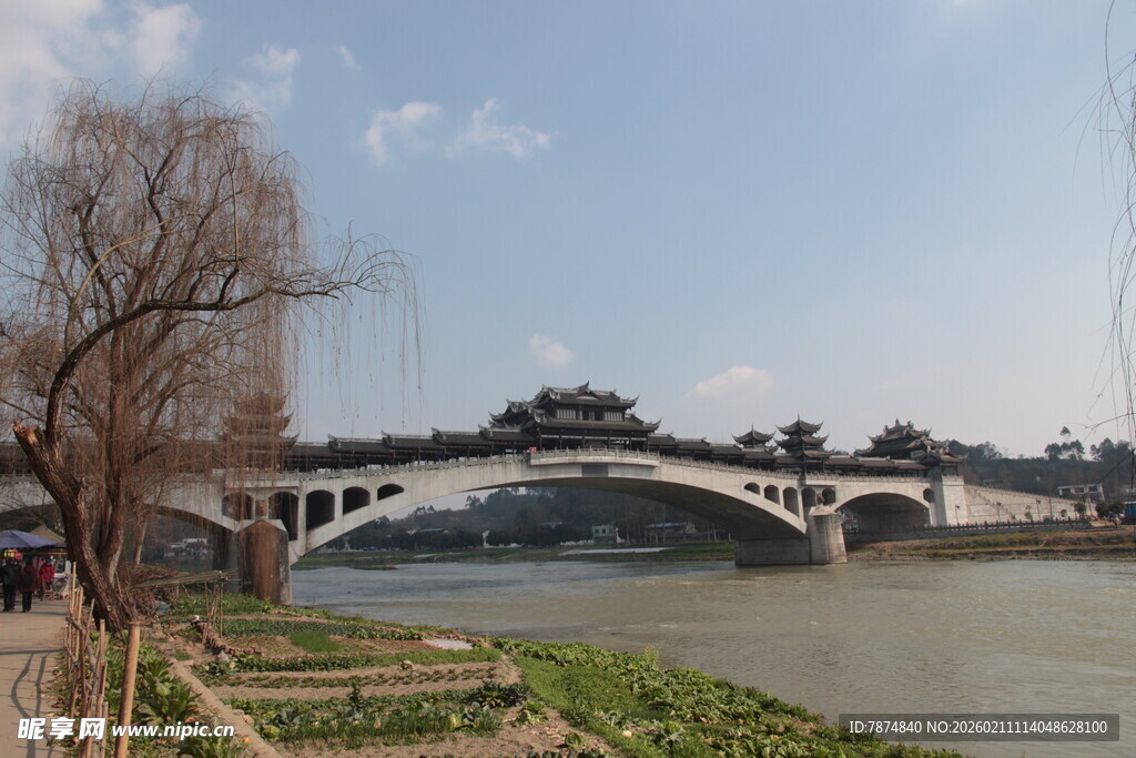 河畔古桥风景