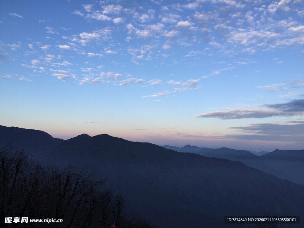 山间暮色天空美景