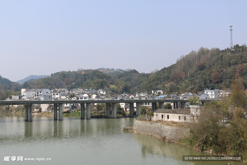 河畔桥梁风景