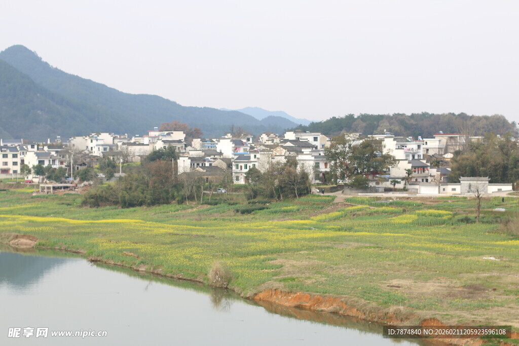 乡村河畔美景