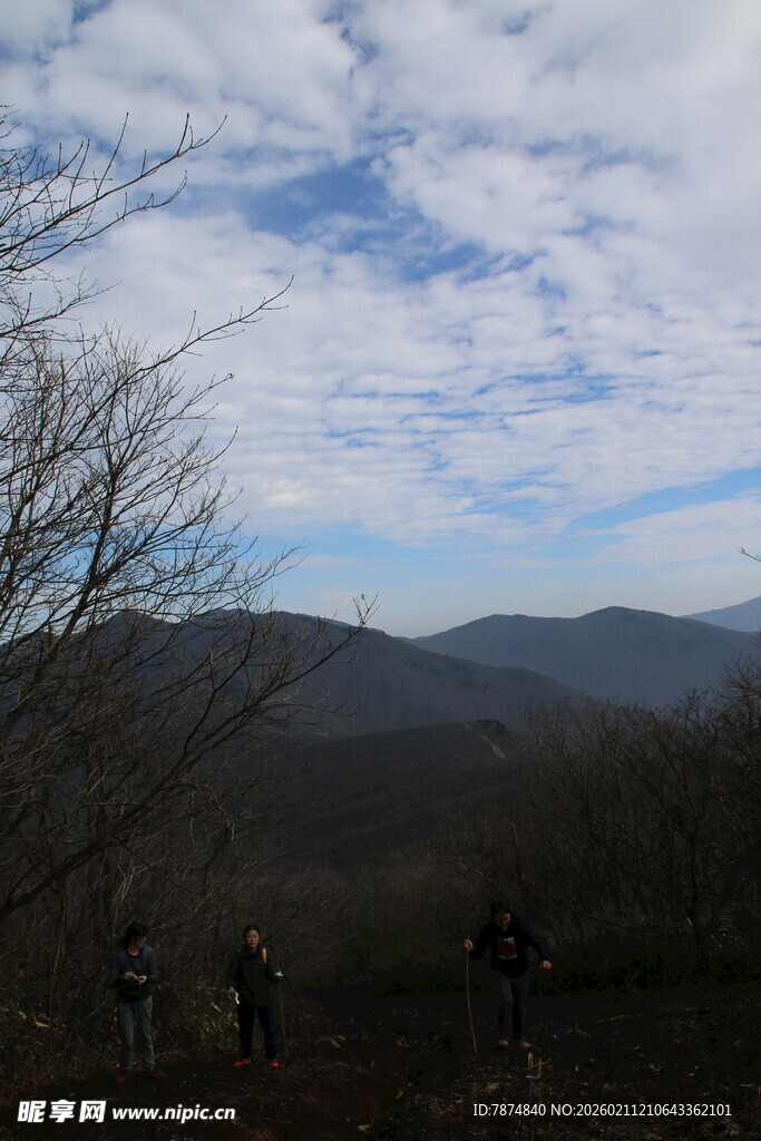 山间徒步风景