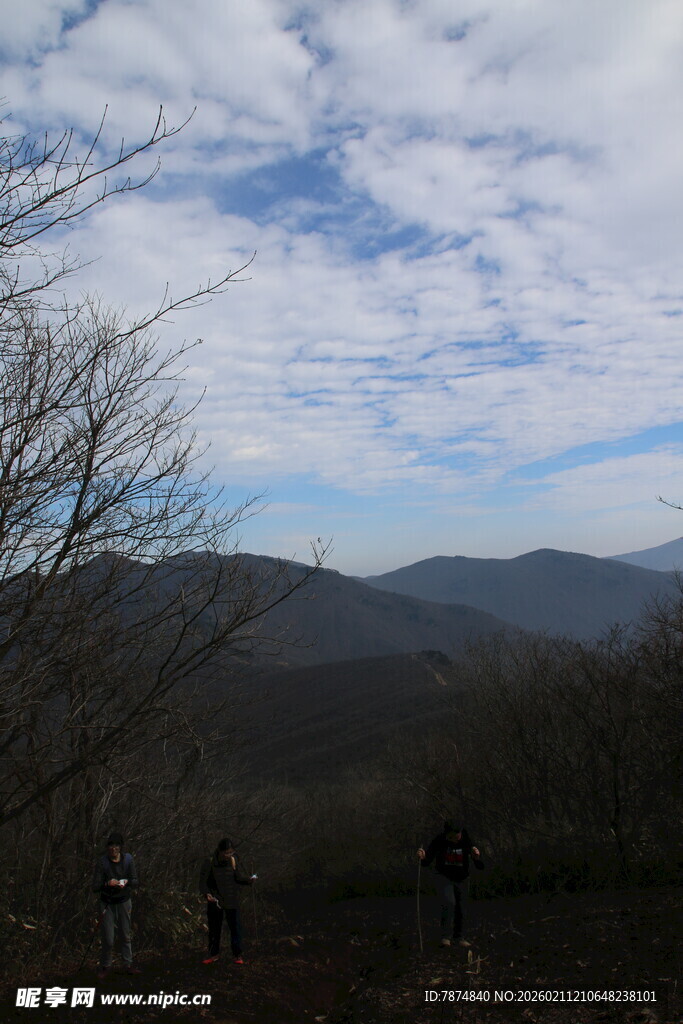 山间徒步风景