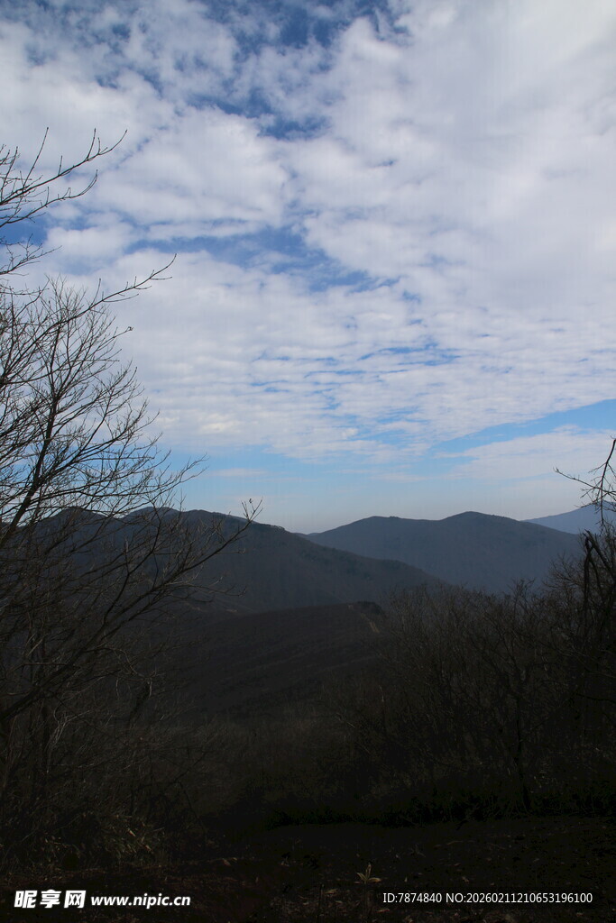 山间云景 自然静谧风光