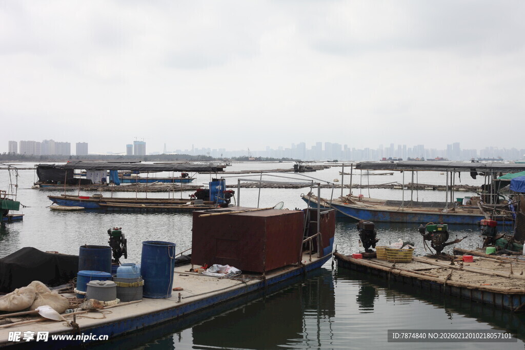 湛江港口码头船只停泊景象