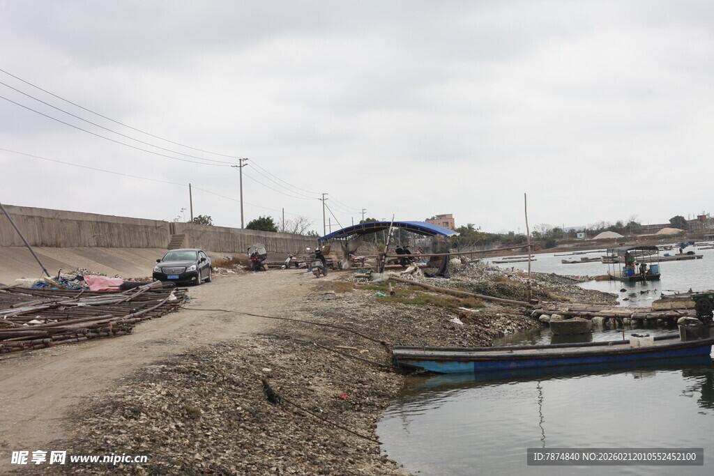 湛江河边村落景象