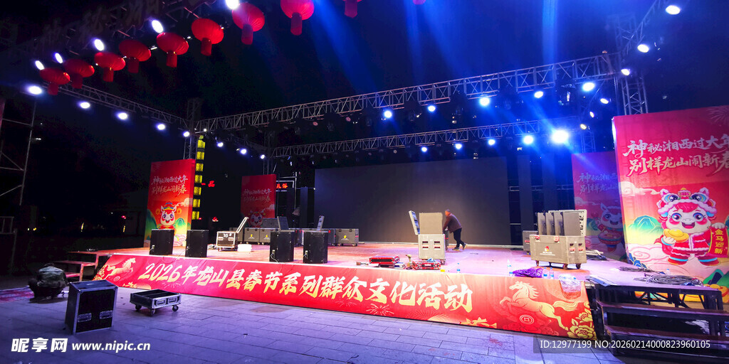 舞台灯光秀现场表演场景