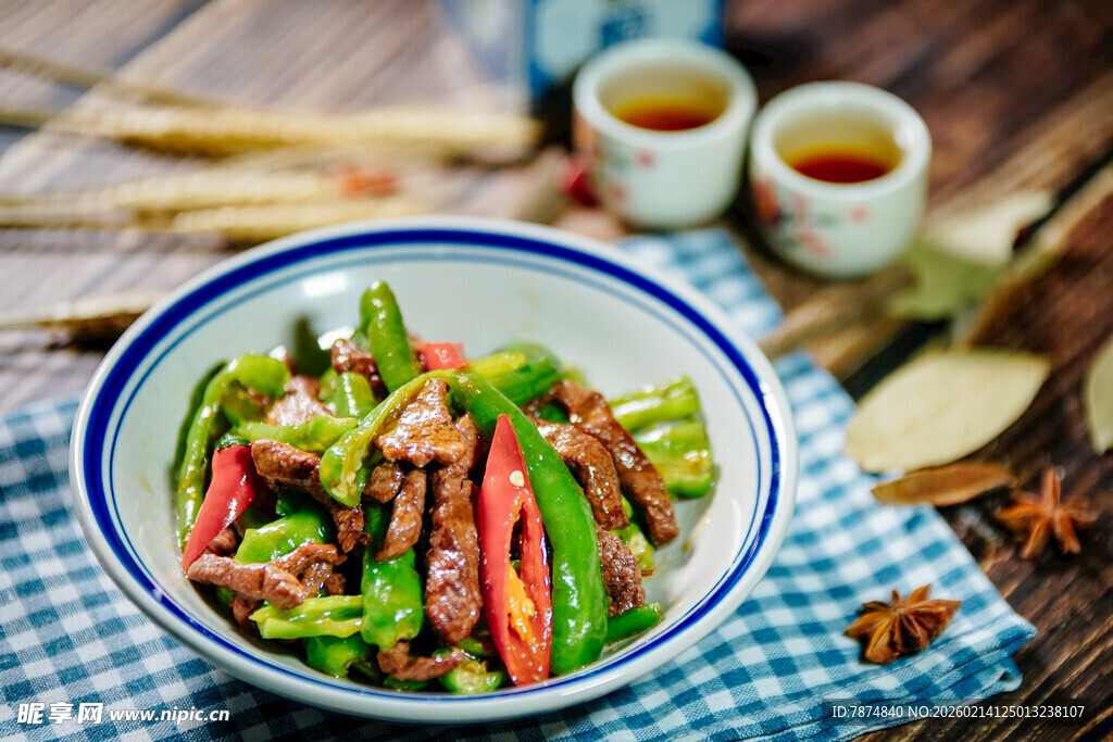 青椒炒肉美食诱人呈现