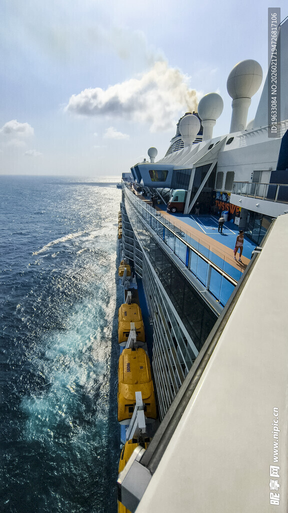 海上游轮甲板