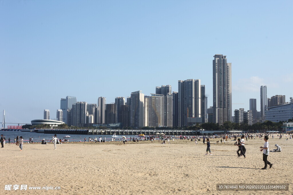 城市沙滩风光