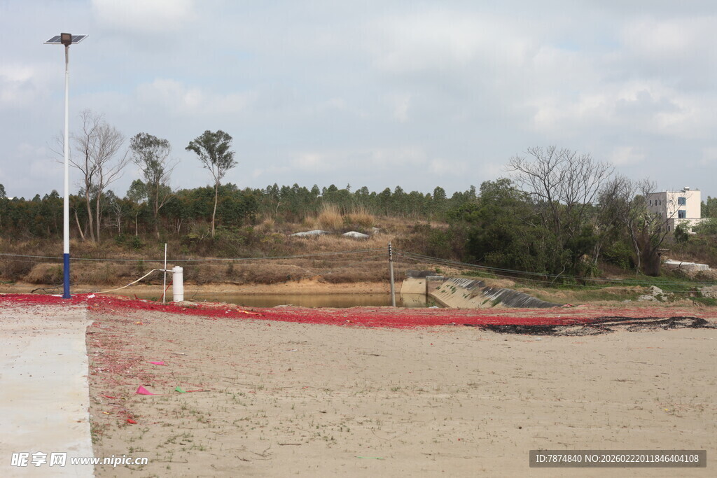 户外沙地施工场景