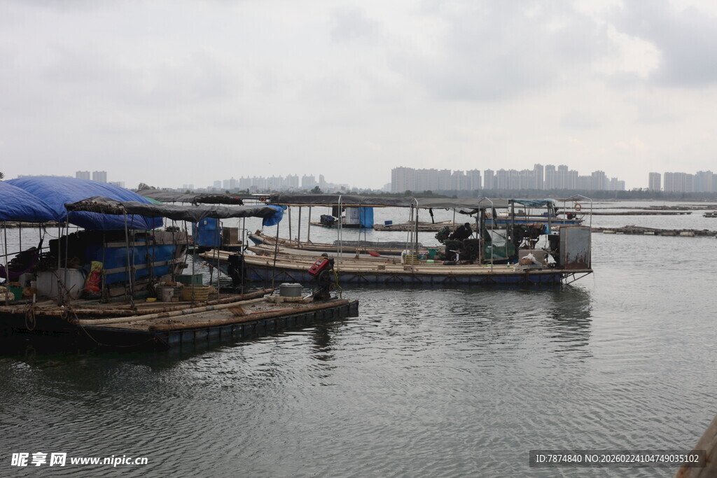 码头景象 船只停靠岸边